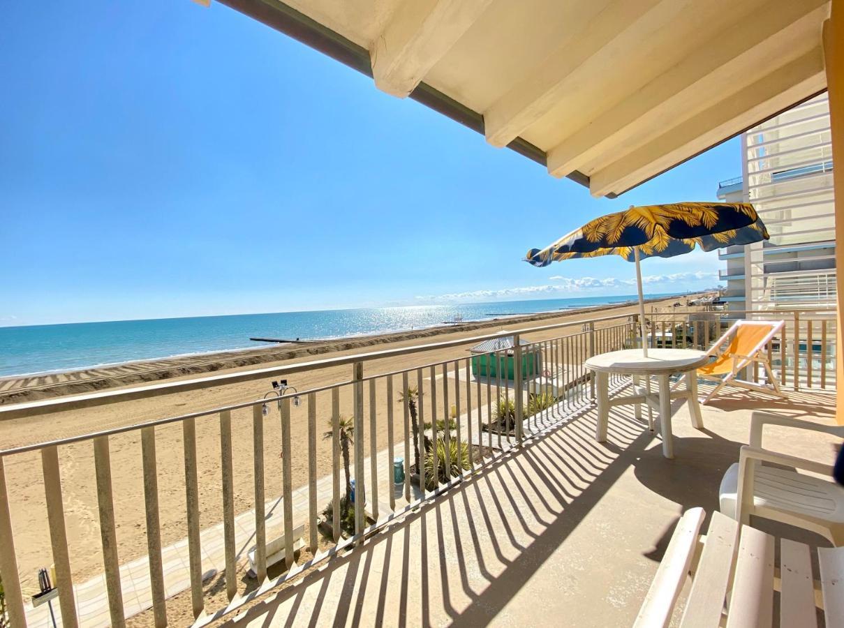 Villa Fronte Mare-Carraro Immobiliare Jesolo - Family Apartments Экстерьер фото