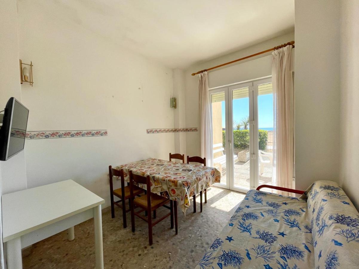 Villa Fronte Mare-Carraro Immobiliare Jesolo - Family Apartments Экстерьер фото