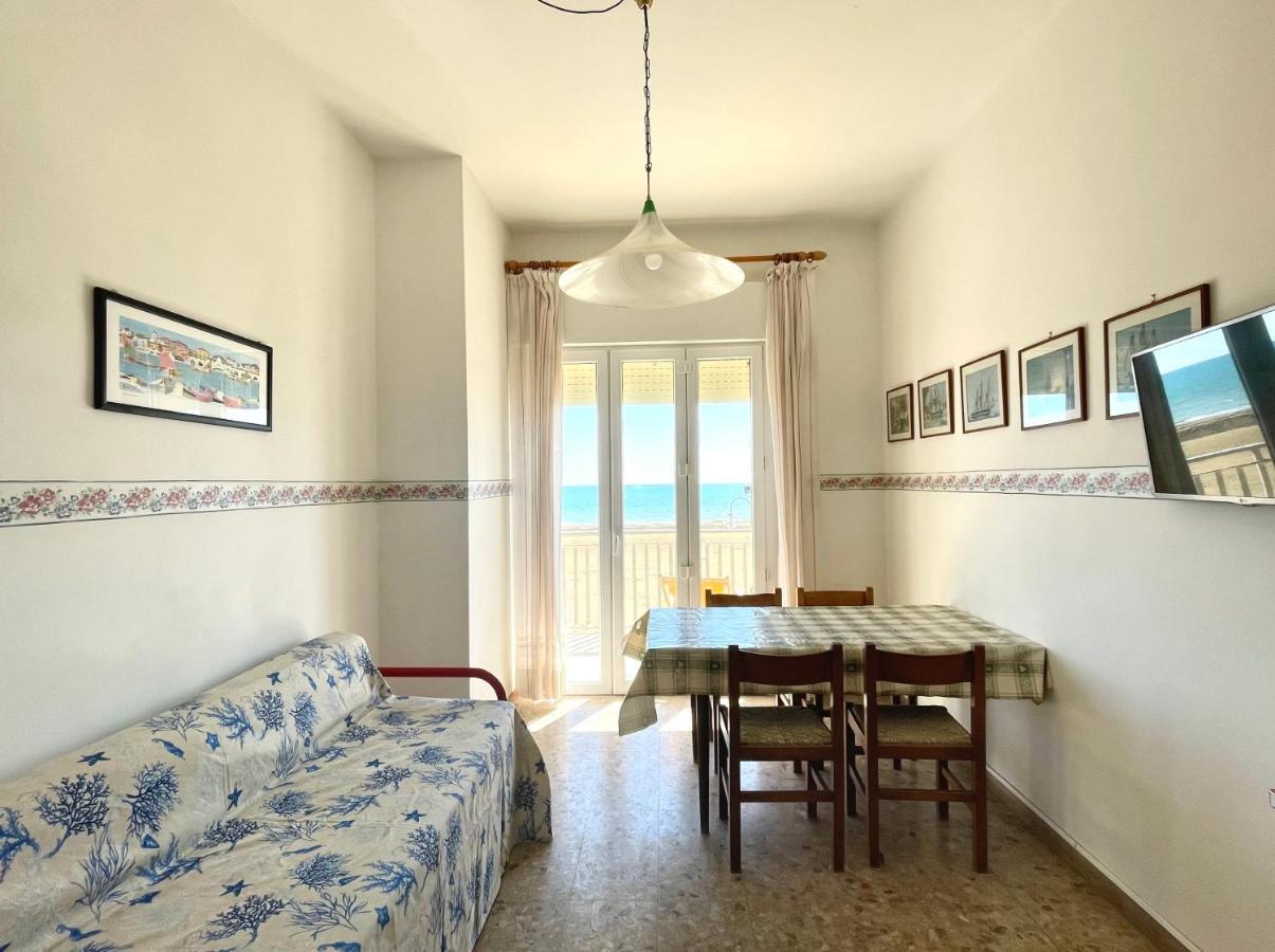 Villa Fronte Mare-Carraro Immobiliare Jesolo - Family Apartments Экстерьер фото