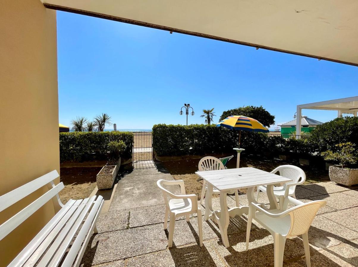 Villa Fronte Mare-Carraro Immobiliare Jesolo - Family Apartments Экстерьер фото
