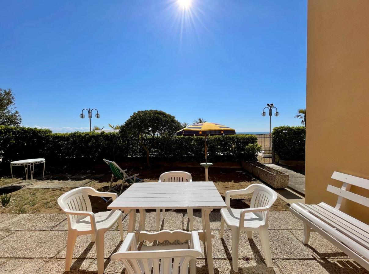Villa Fronte Mare-Carraro Immobiliare Jesolo - Family Apartments Экстерьер фото
