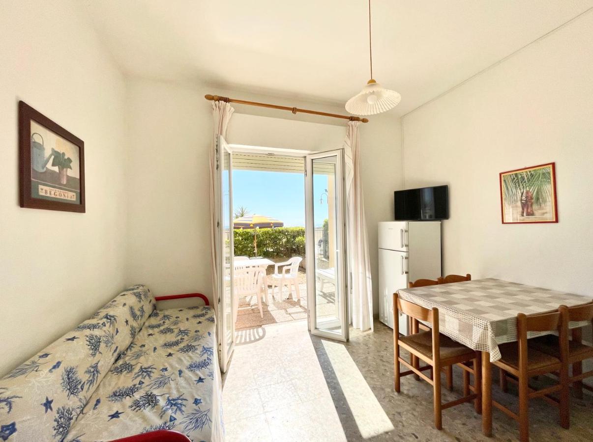 Villa Fronte Mare-Carraro Immobiliare Jesolo - Family Apartments Экстерьер фото