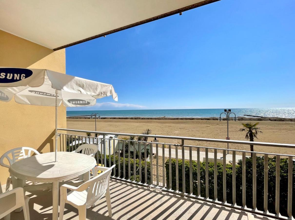 Villa Fronte Mare-Carraro Immobiliare Jesolo - Family Apartments Экстерьер фото