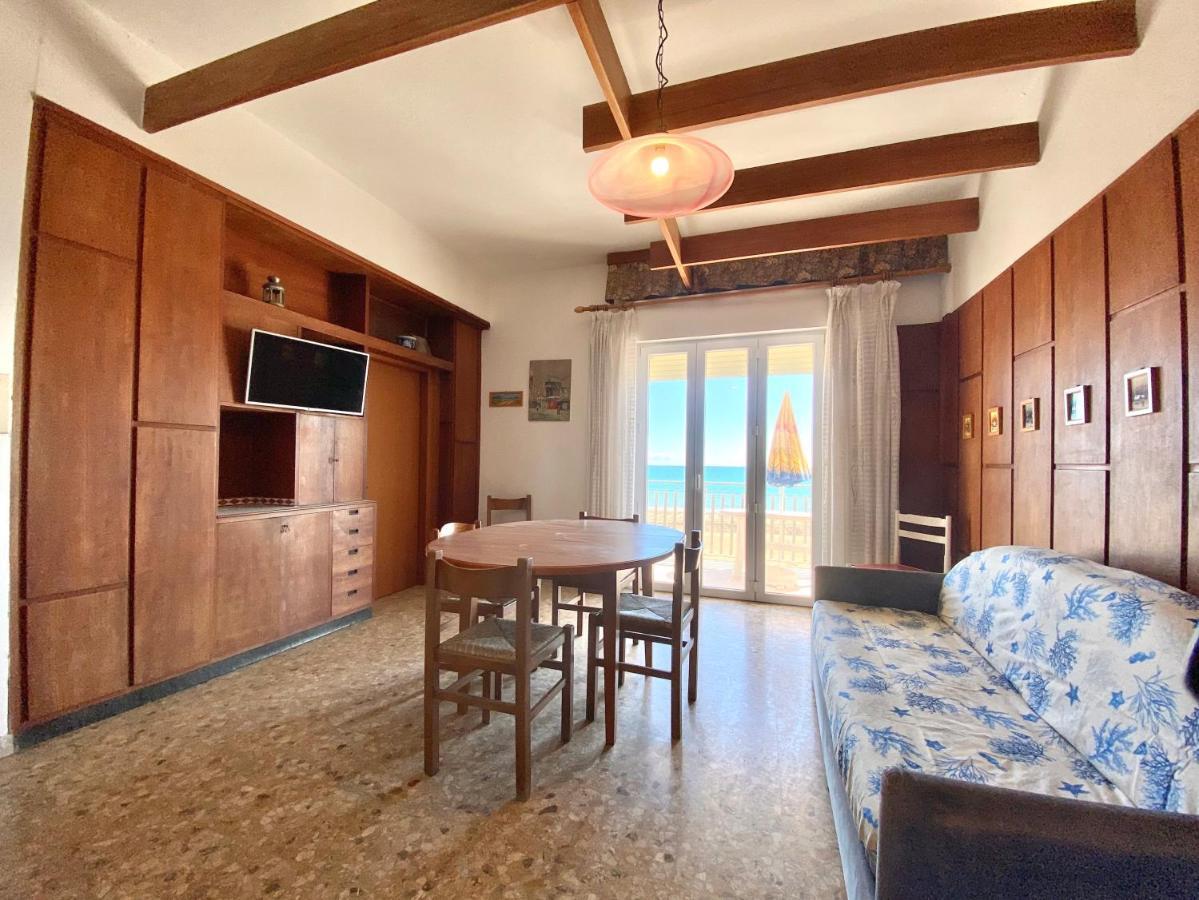Villa Fronte Mare-Carraro Immobiliare Jesolo - Family Apartments Экстерьер фото