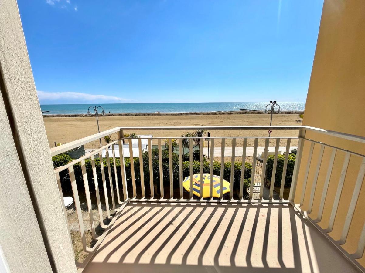 Villa Fronte Mare-Carraro Immobiliare Jesolo - Family Apartments Экстерьер фото