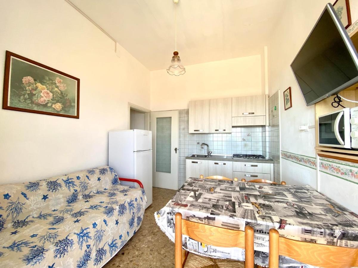 Villa Fronte Mare-Carraro Immobiliare Jesolo - Family Apartments Экстерьер фото